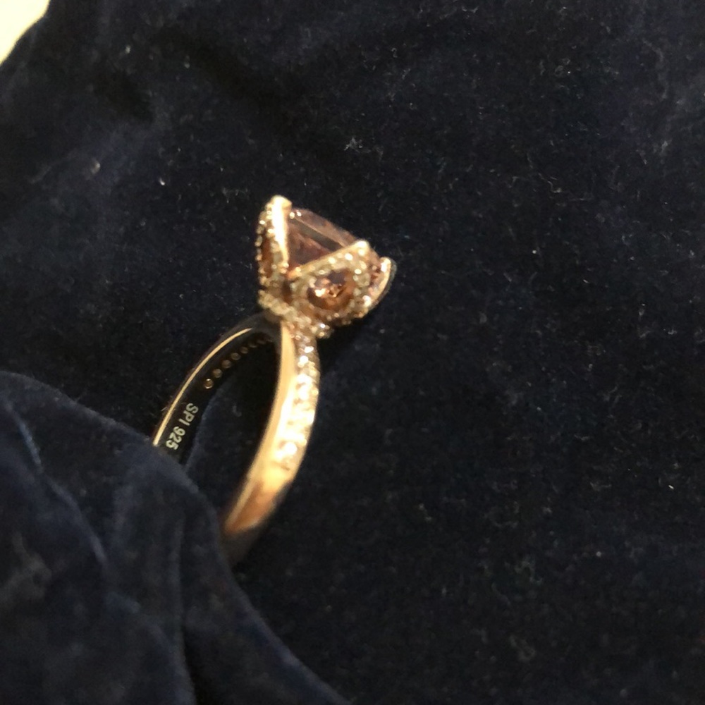 Stunning Rose Gold Crown Petal Ring - Picture 5 of 6